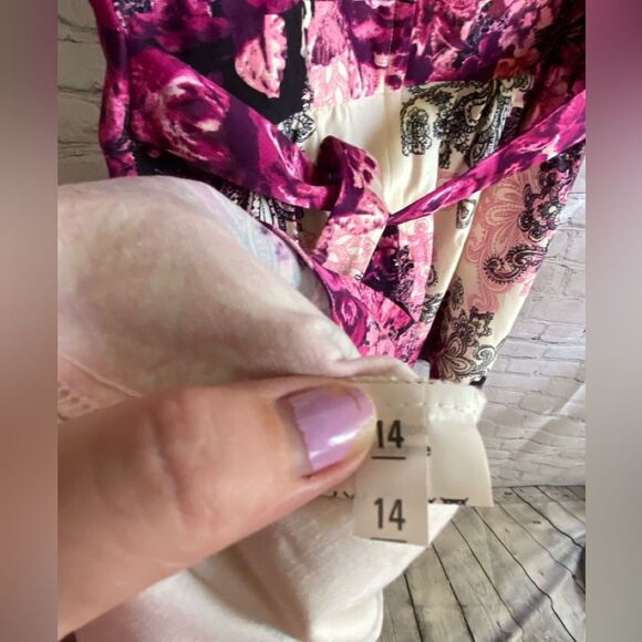 Lady Vintage Tea Dress Size 14 Mid length Pink Cream Floral NWT - Picture 10 of 15